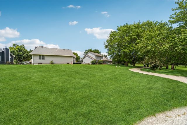 8008 Goodman Drive, Urbandale, IA 50322