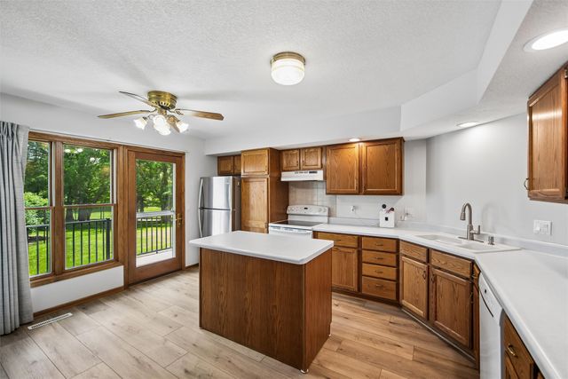8008 Goodman Drive, Urbandale, IA 50322
