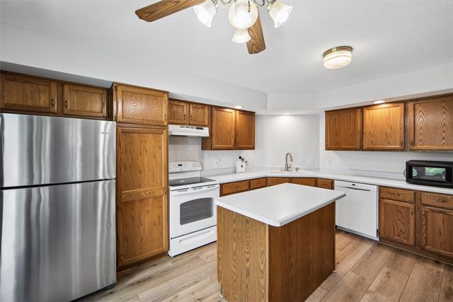 8008 Goodman Drive, Urbandale, IA 50322