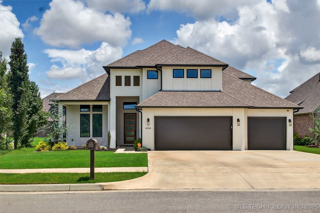 6909 S Willow Avenue, Broken Arrow, OK 74011