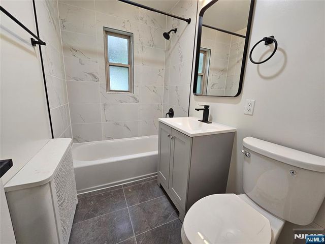 87 Lakeview Avenue, Leonia, NJ 07605