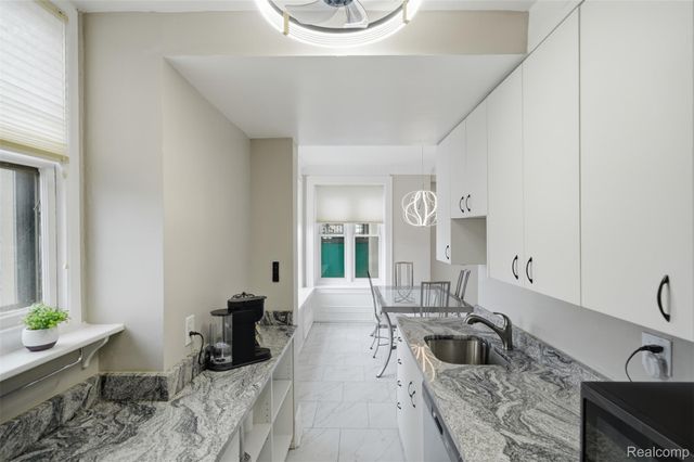 8120 E Jefferson Avenue 1B1, Detroit, MI 48214