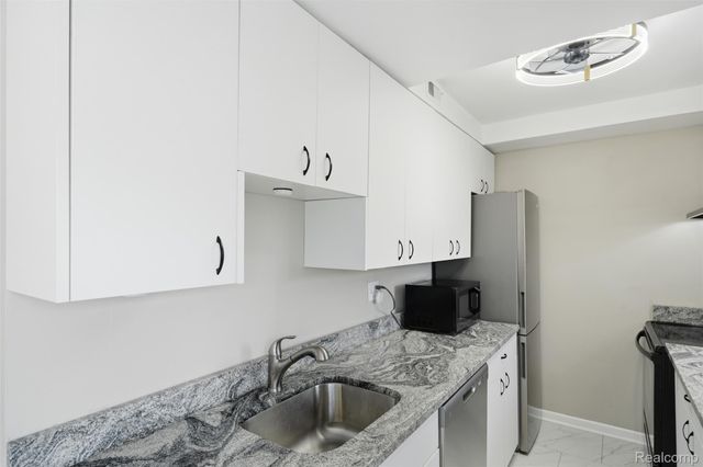 8120 E Jefferson Avenue 1B1, Detroit, MI 48214