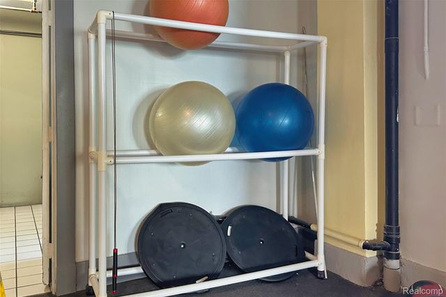 8120 E Jefferson Avenue 1B1, Detroit, MI 48214