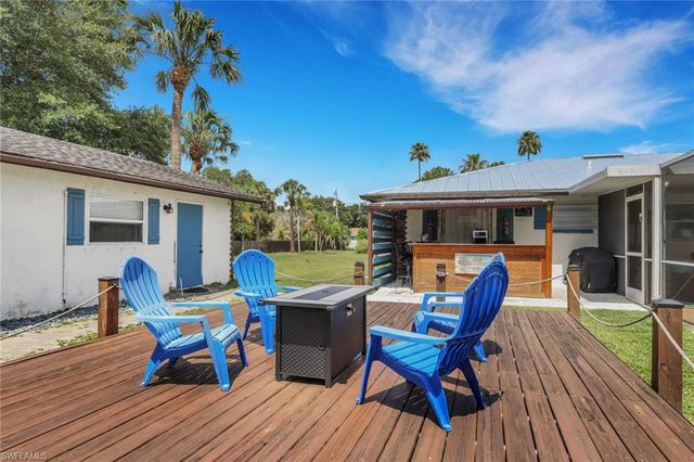 640 27th ST SW, Naples, FL 34117