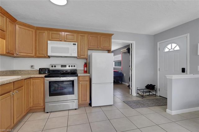 640 27th ST SW, Naples, FL 34117