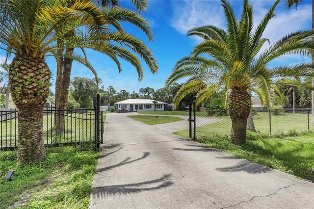 640 27th ST SW, Naples, FL 34117