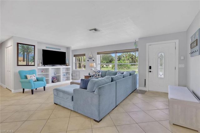 640 27th ST SW, Naples, FL 34117