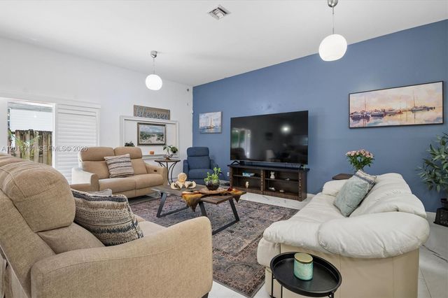 2949 SW 18th Ter, Fort Lauderdale, FL 33315
