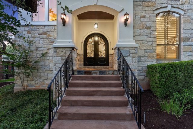 18 Hedgebrook WAY, The Hills, TX 78738