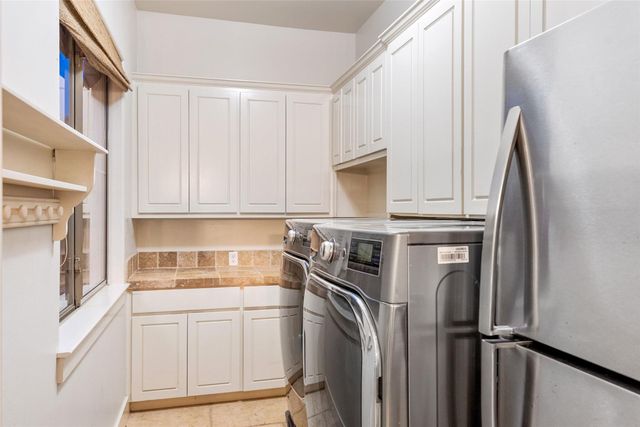 18 Hedgebrook WAY, The Hills, TX 78738