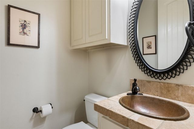 18 Hedgebrook WAY, The Hills, TX 78738