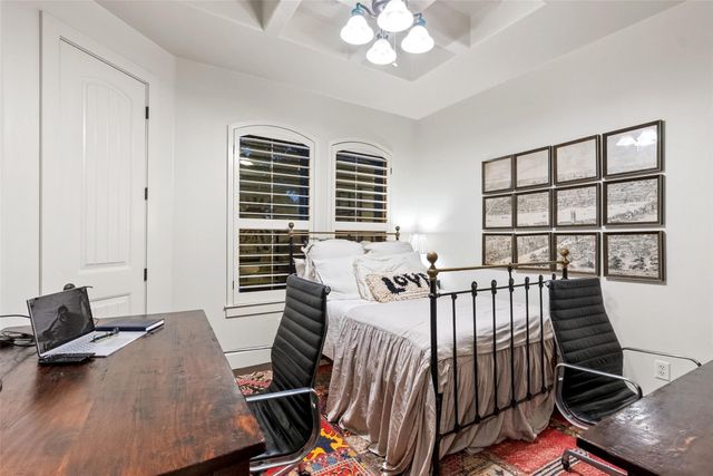 18 Hedgebrook WAY, The Hills, TX 78738