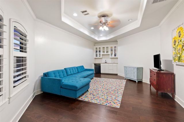18 Hedgebrook WAY, The Hills, TX 78738