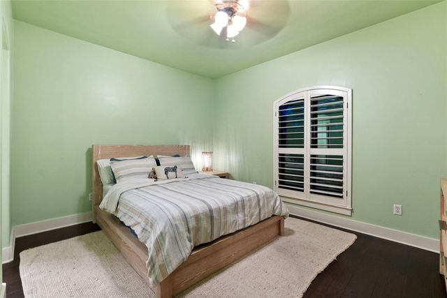18 Hedgebrook WAY, The Hills, TX 78738