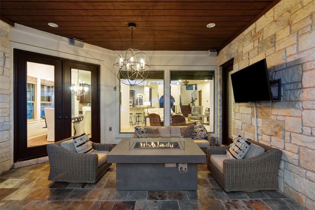 18 Hedgebrook WAY, The Hills, TX 78738