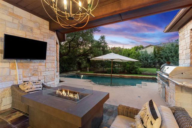18 Hedgebrook WAY, The Hills, TX 78738