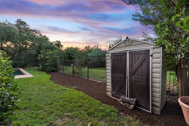 18 Hedgebrook WAY, The Hills, TX 78738
