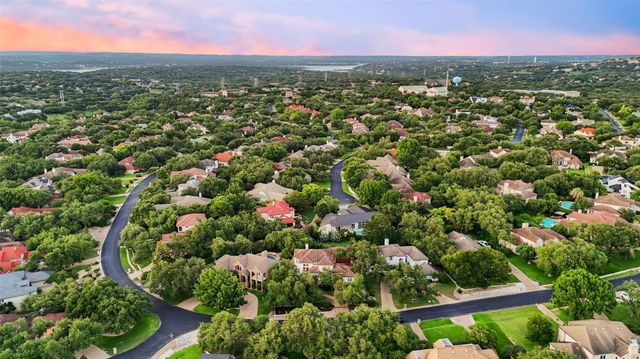 18 Hedgebrook WAY, The Hills, TX 78738