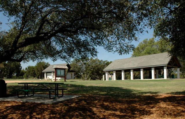 18 Hedgebrook WAY, The Hills, TX 78738