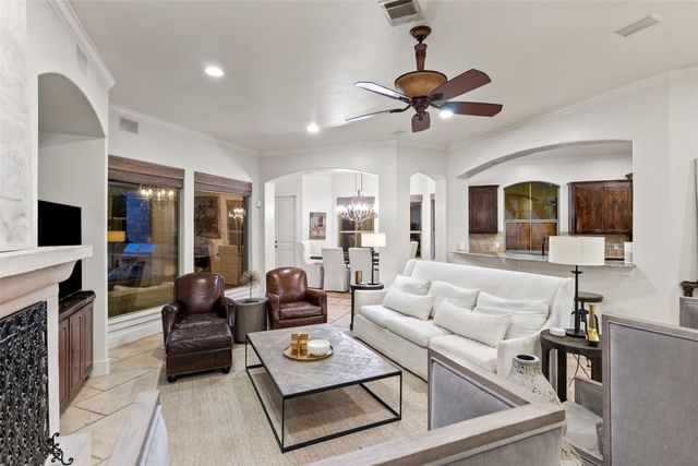 18 Hedgebrook WAY, The Hills, TX 78738