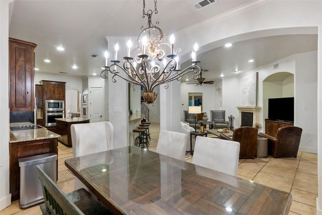 18 Hedgebrook WAY, The Hills, TX 78738
