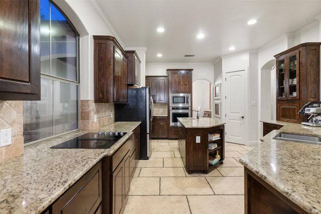 18 Hedgebrook WAY, The Hills, TX 78738
