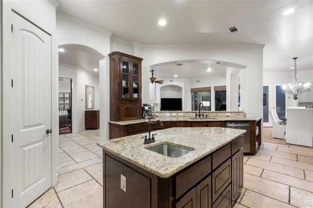 18 Hedgebrook WAY, The Hills, TX 78738