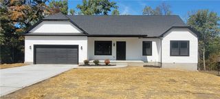 44 S River Road, Munroe Falls, OH 44262