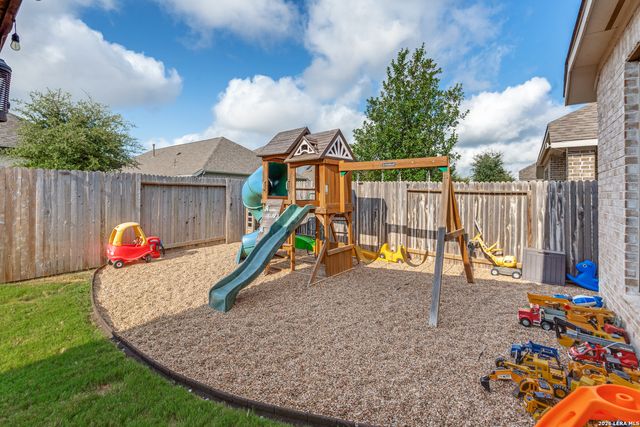 1937 Creekview, Seguin, TX 78155