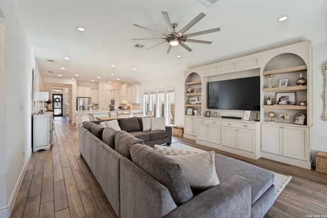 1937 Creekview, Seguin, TX 78155