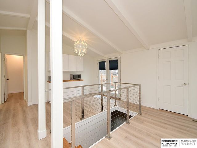 6927 Bedford Avenue, Omaha, NE 68104