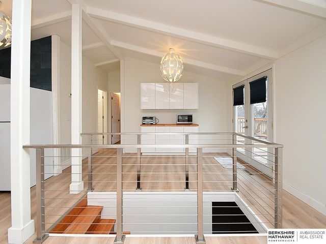 6927 Bedford Avenue, Omaha, NE 68104