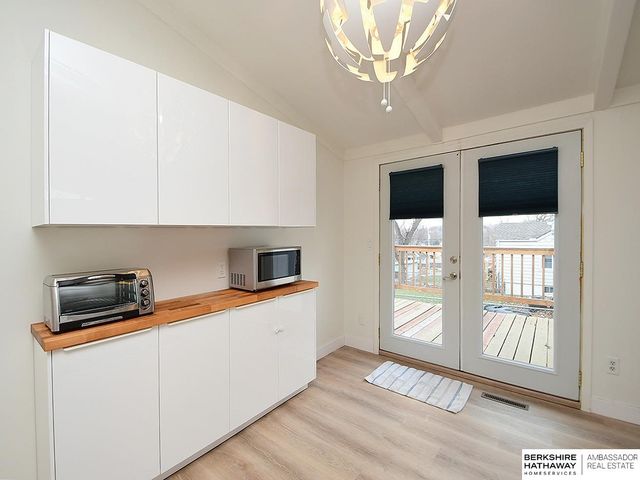 6927 Bedford Avenue, Omaha, NE 68104