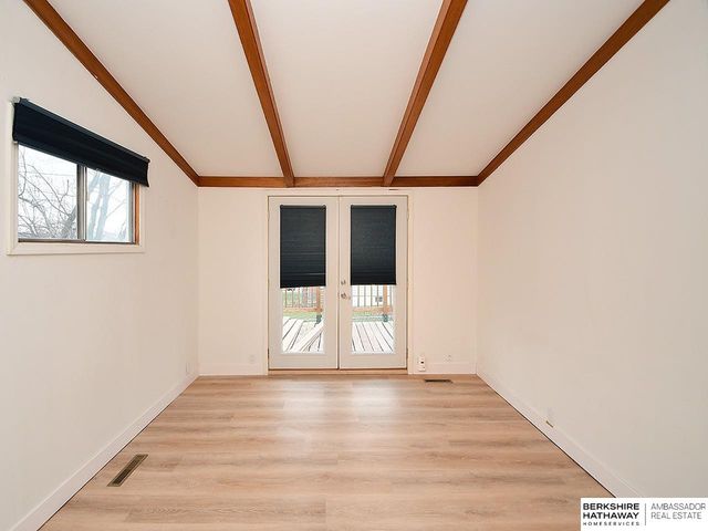 6927 Bedford Avenue, Omaha, NE 68104