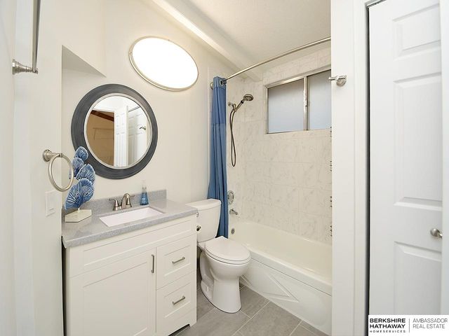 6927 Bedford Avenue, Omaha, NE 68104