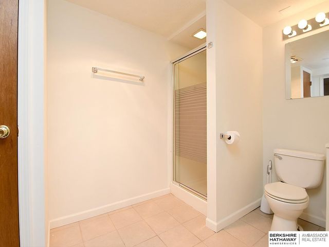 6927 Bedford Avenue, Omaha, NE 68104