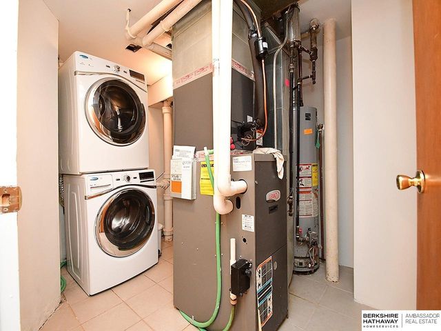 6927 Bedford Avenue, Omaha, NE 68104