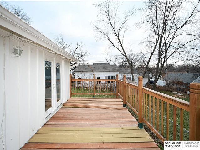 6927 Bedford Avenue, Omaha, NE 68104