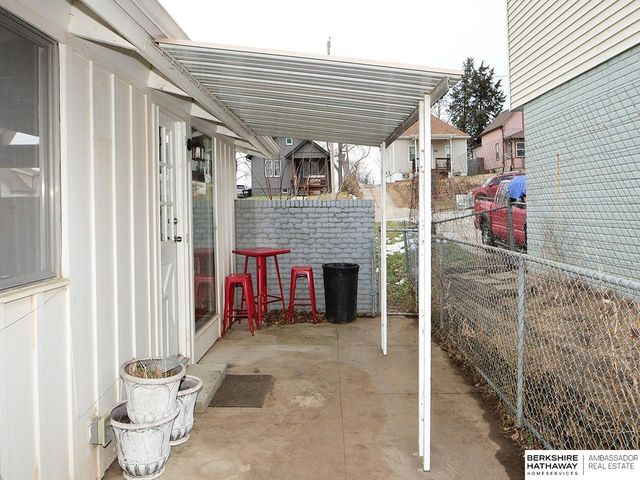 6927 Bedford Avenue, Omaha, NE 68104