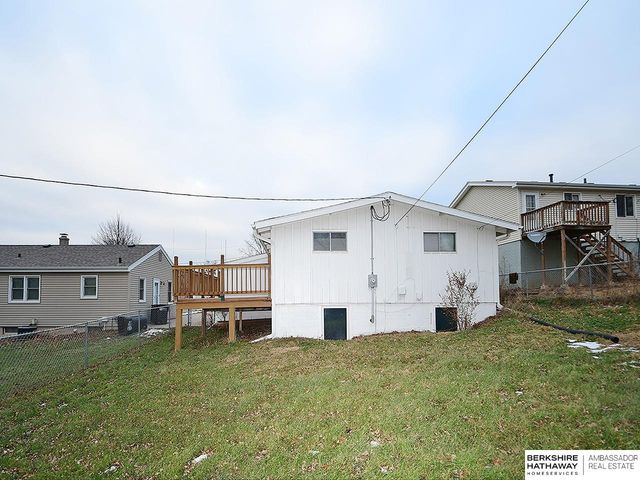 6927 Bedford Avenue, Omaha, NE 68104