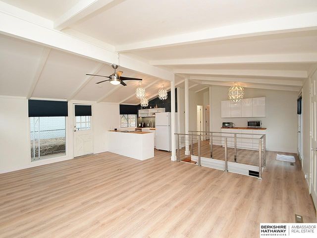 6927 Bedford Avenue, Omaha, NE 68104