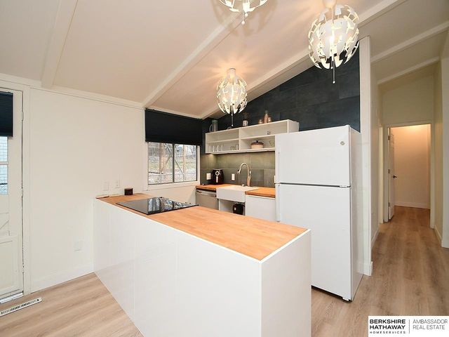 6927 Bedford Avenue, Omaha, NE 68104