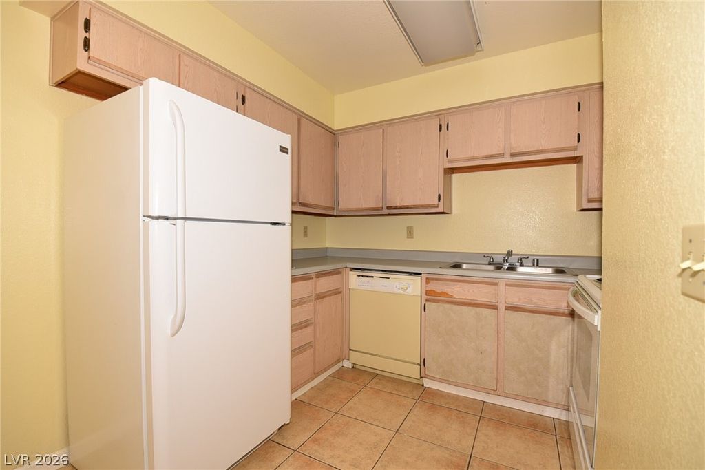 3151 Soaring Gulls Drive 2152, Las Vegas, NV 89128