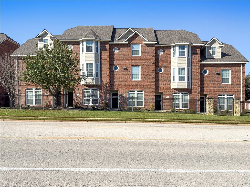 305 Holleman Drive E 302, College Station, TX 77840 — photo 2