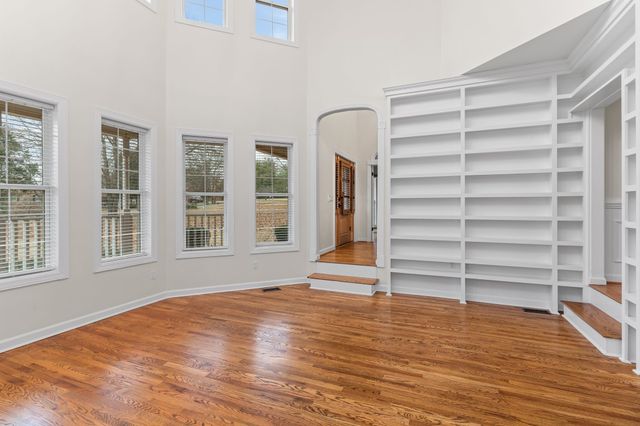 111 Rea Dr, Hermitage, TN 37076