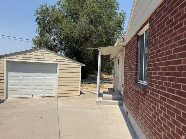 1068 S GLENDALE CIR, Salt Lake City, UT 84104