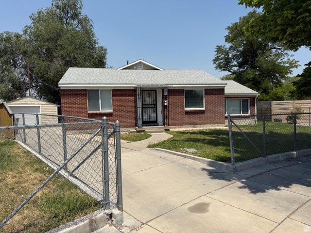 1068 S GLENDALE CIR, Salt Lake City, UT 84104