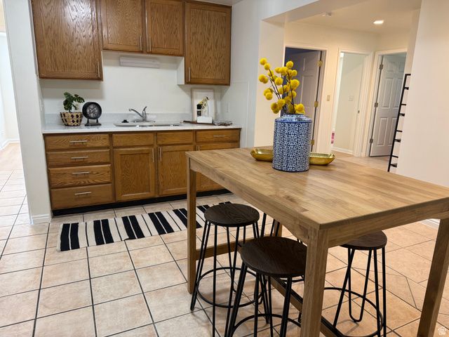 1068 S GLENDALE CIR, Salt Lake City, UT 84104