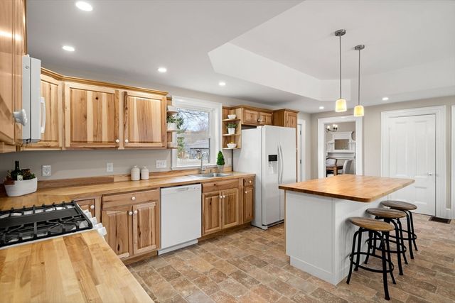 37 School Street, Merrimac, MA 01860